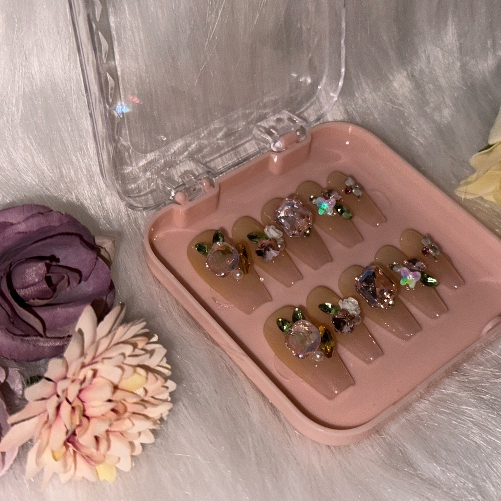 "Elegant Blossom Rhinestone Press On Nails"